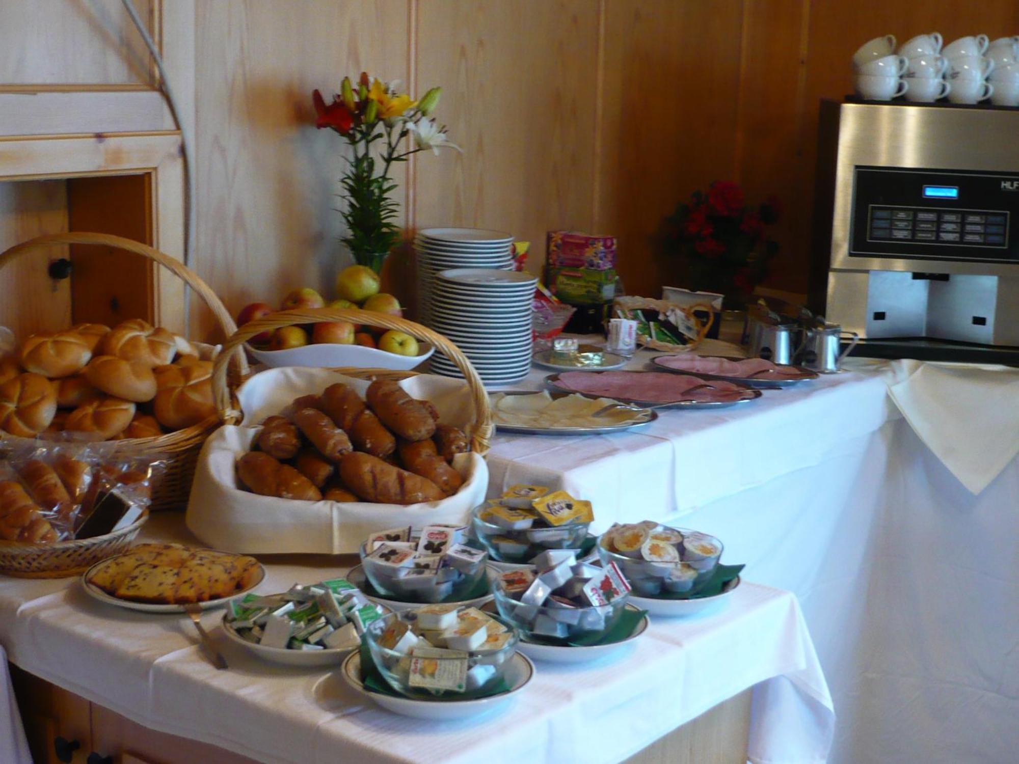 B&B Hotel Heidi Dobbiaco Dış mekan fotoğraf